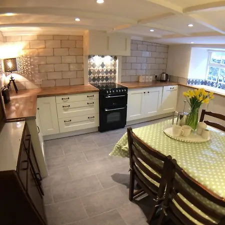 Holiday home Green Cottage, On Langcliffe Village Green *