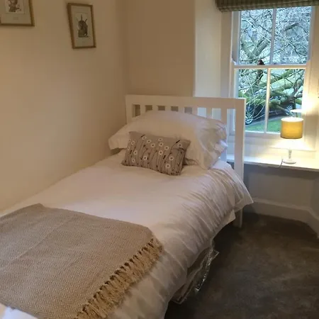 Green Cottage, On Langcliffe Village Green Holiday home