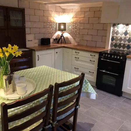 Green Cottage, On Langcliffe Village Green Holiday home *